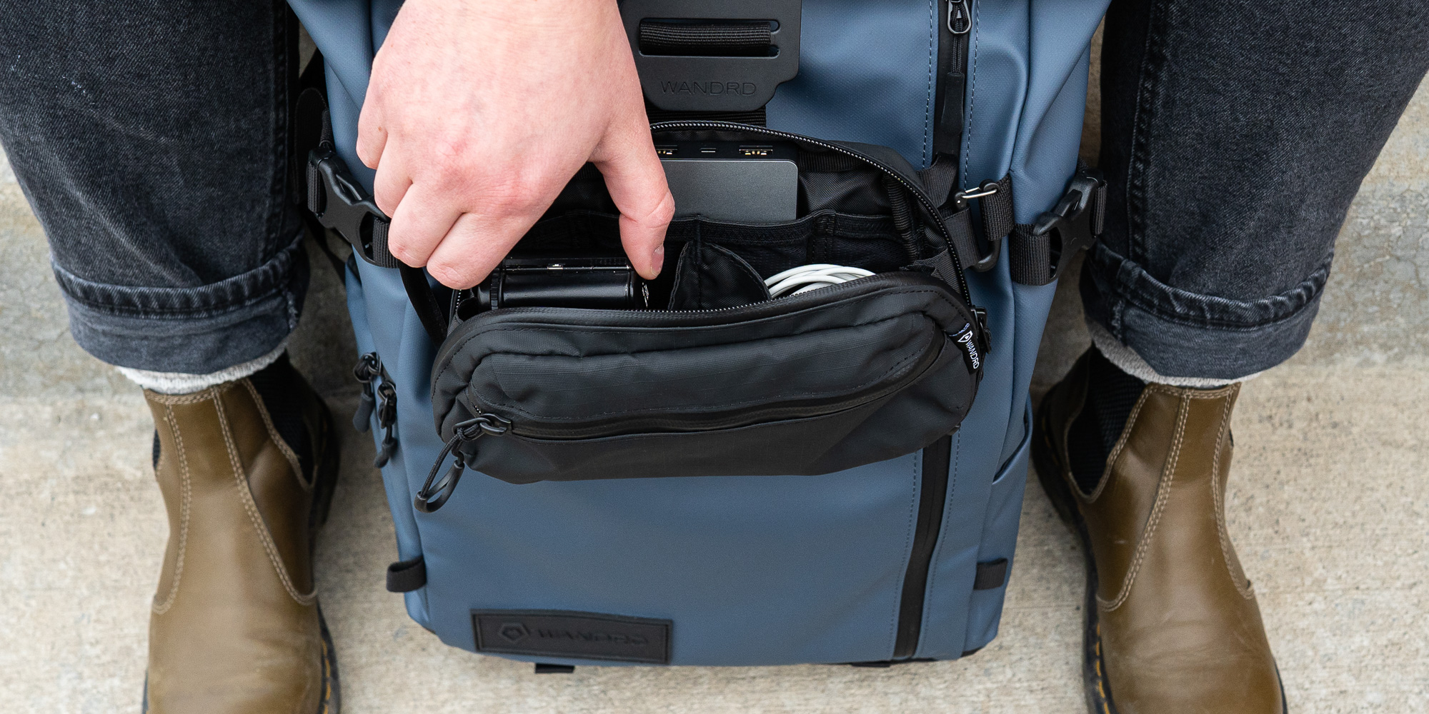 Torba techniczna Wandrd Tech Pouch Medium - liliowa - Kompatybilna z plecakami Wandrd